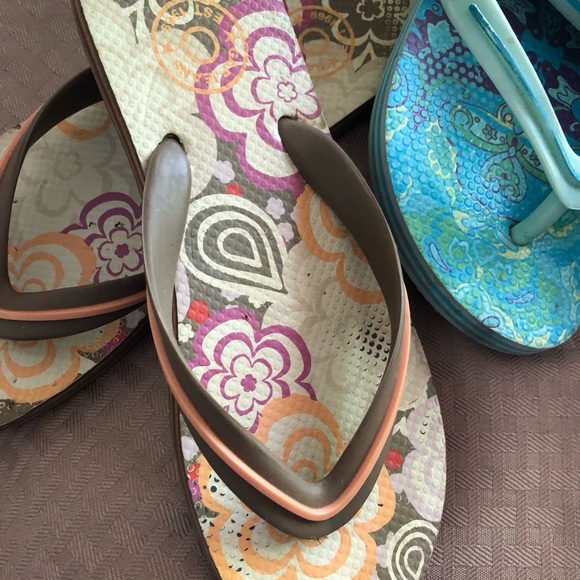 GAP WOMENS PAISLEY FLIP FLOPS SET of TWO - Picture 8 of 10